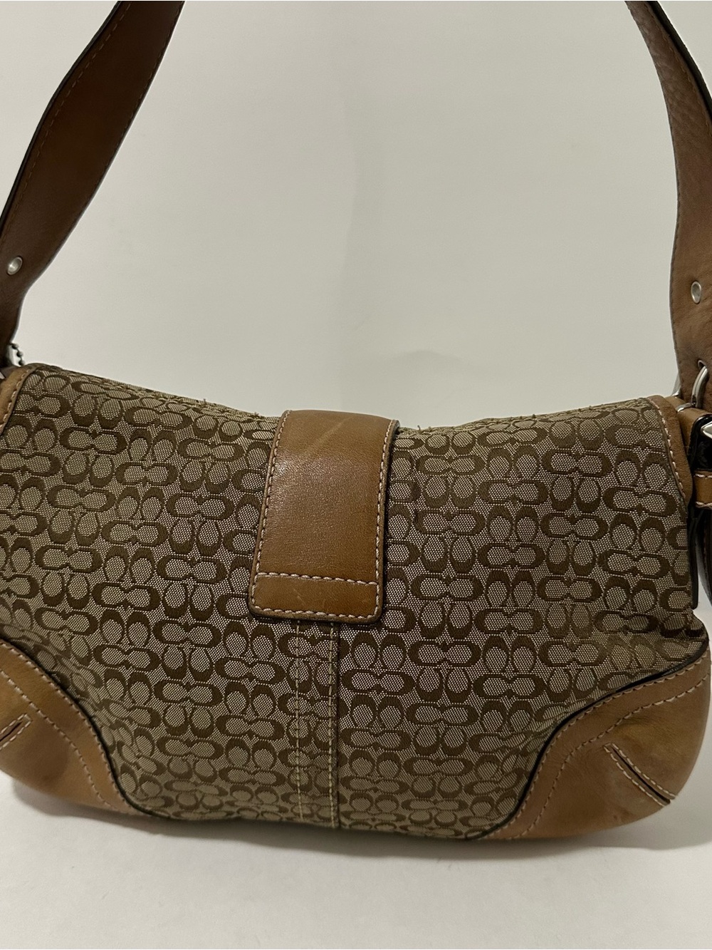 Vintage Coach Soho Signature Jacquard Shoulder Bag with Tan Leather Trim - Picture 3 of 8